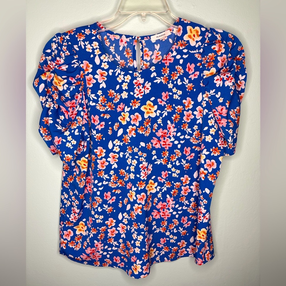 Pleione Blue Floral Blouse – Ruffle/Ruched Puff Sleeve – Size M 💙